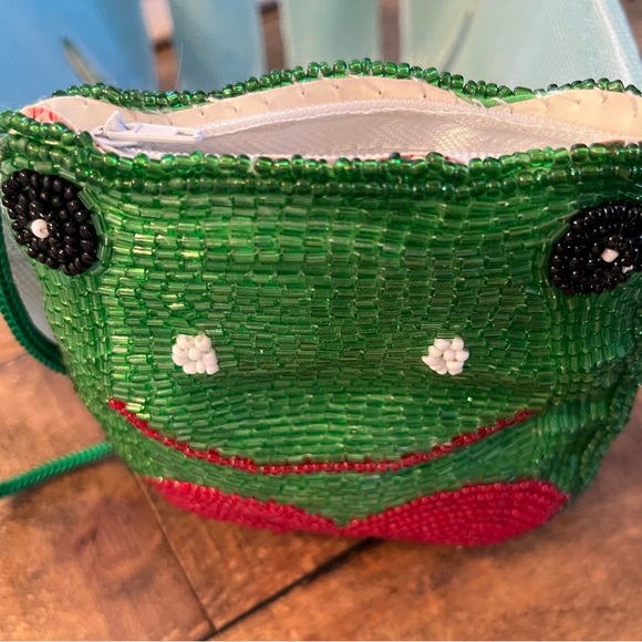 beaded change purse. Adorable frog. NWOT - Picture 2 of 3